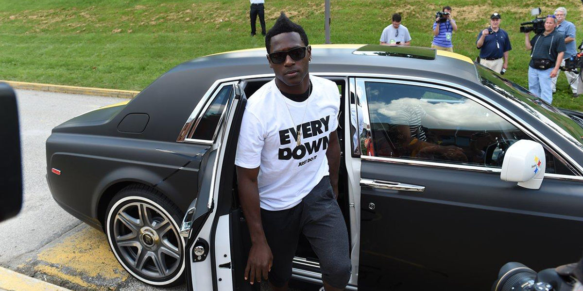 Antonio Brown arrives to Steelers training camp in style