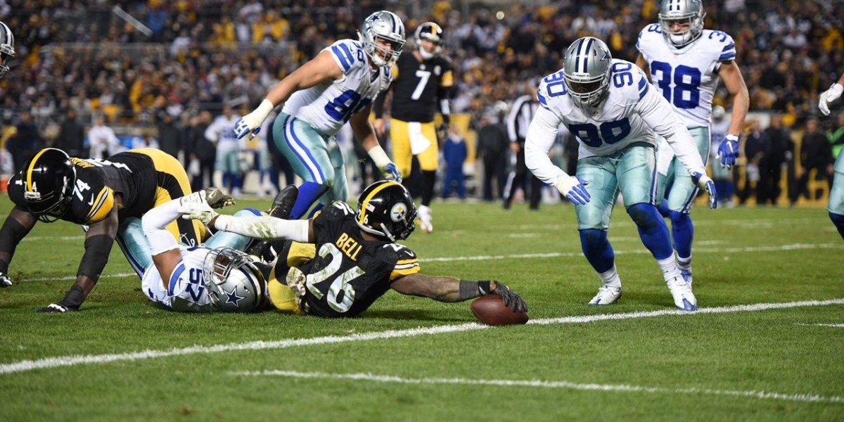 Le'Veon Bell scores a touchdown against the Dallas Cowboys