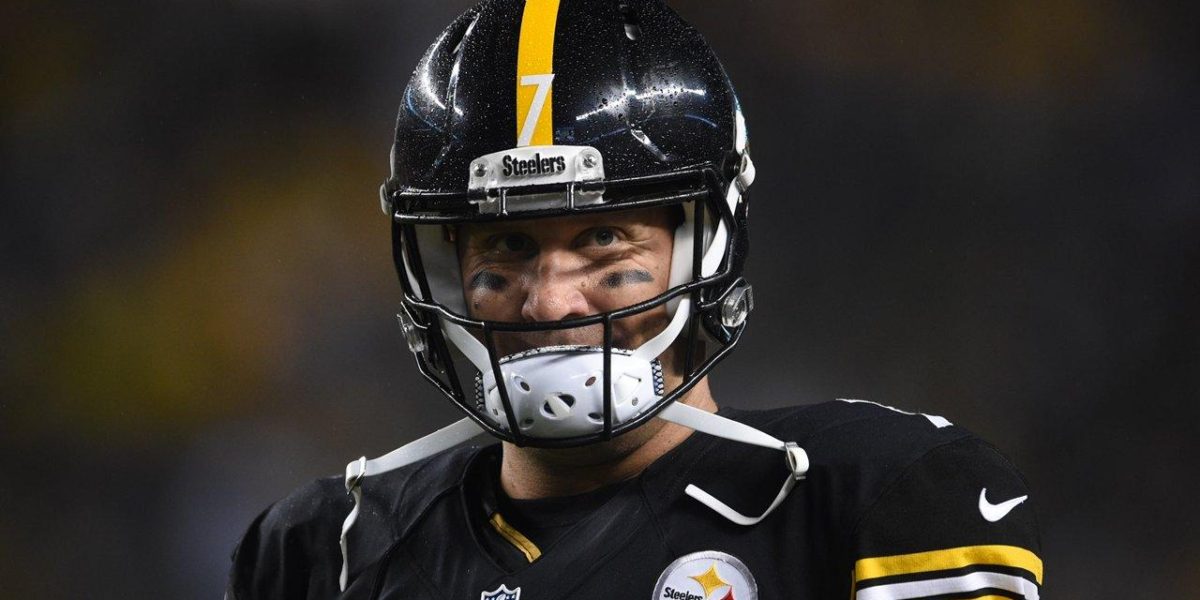 Pittsburgh Steelers quarterback Ben Roethlisberger throws a pass during 2016 season