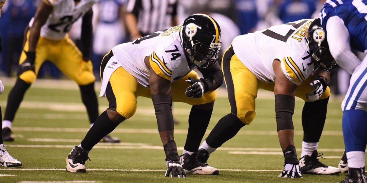 Steelers offensive lineman Chris Hubbard lines up at line of scrimmage