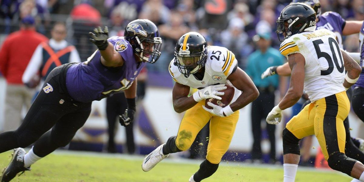 Pittsburgh Steelers cornerback Artie Burns gets his first career interception