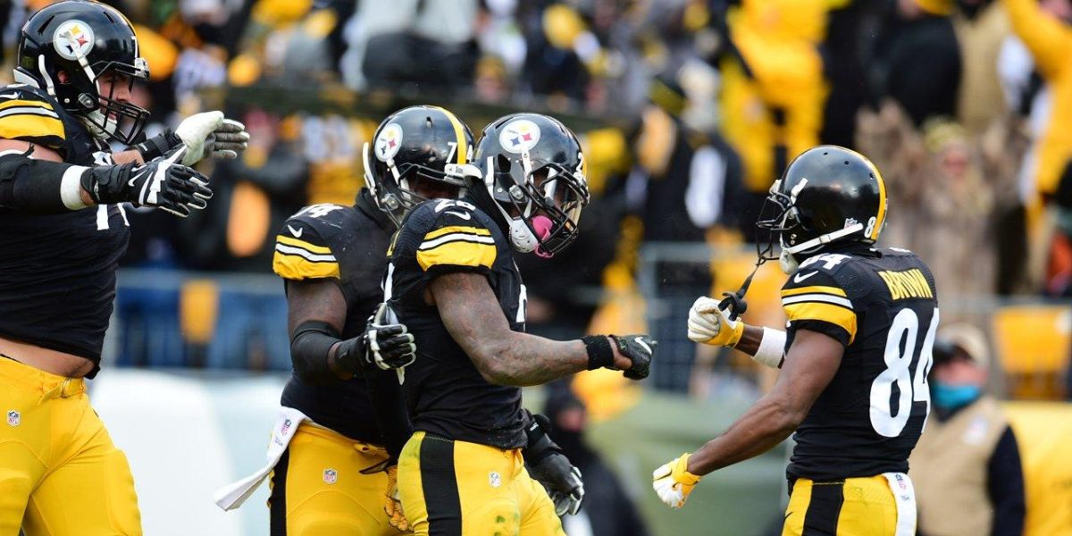 Steelers offense celebrates a touchdown