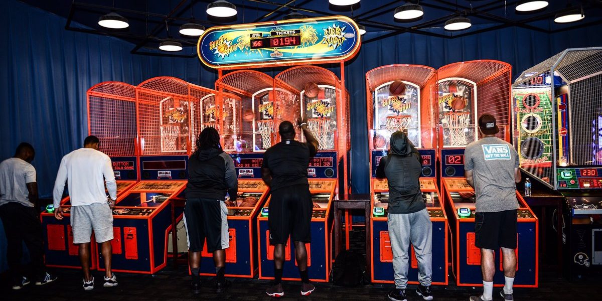 The Pittsburgh Steelers play at Dave & Buster's on their off day from OTAs