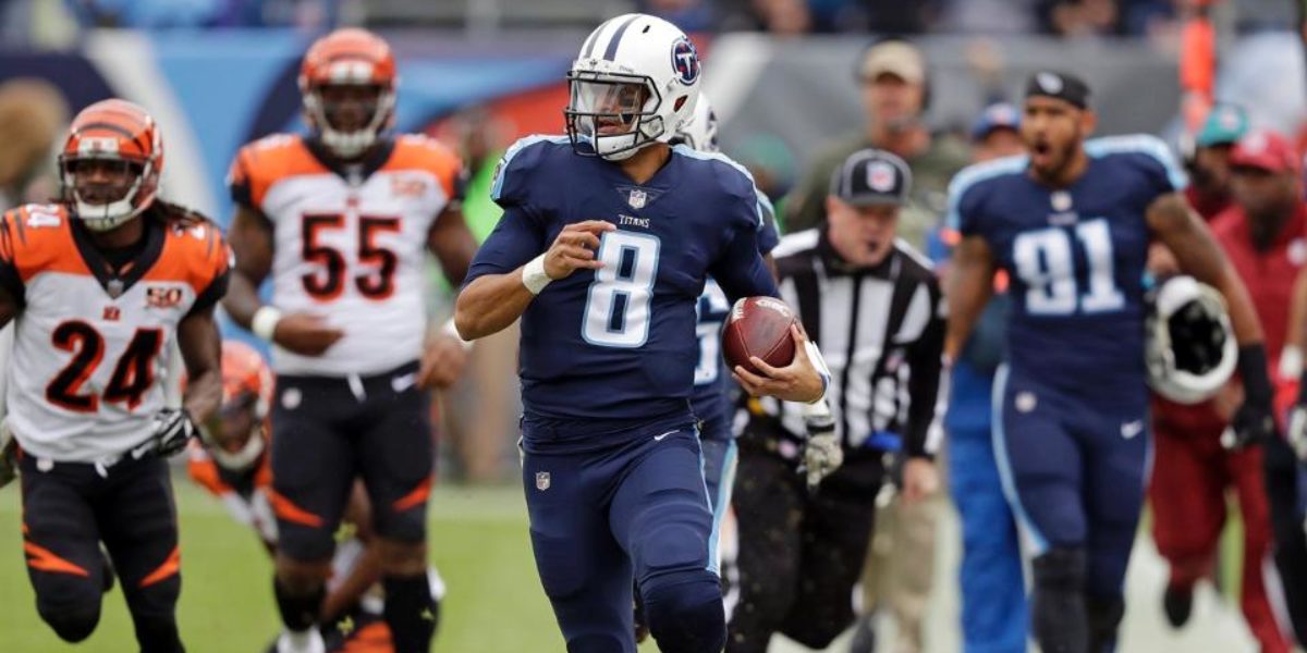 Quarterback Marcus Mariota runs against the Cincinnati Bengals