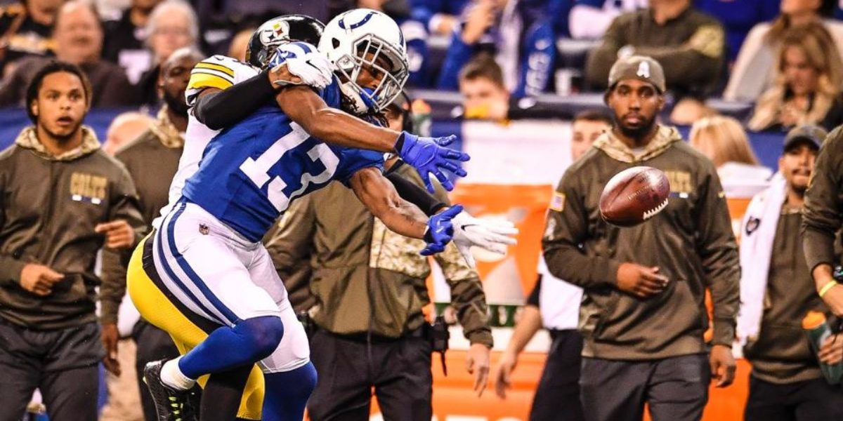 Steelers cornerback Coty Sensabaugh defends Colts receiver T.Y. Hilton