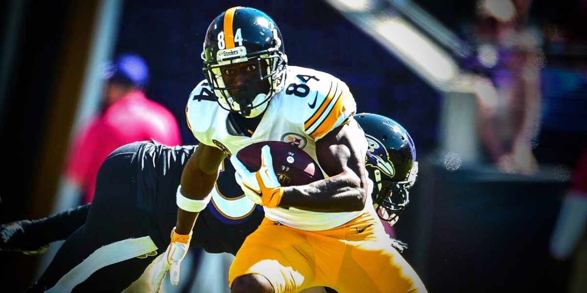 Pittsburgh Steelers receiver Antonio Brown catches a pass against the Baltimore Ravens at M&T Bank Stadium in 2017