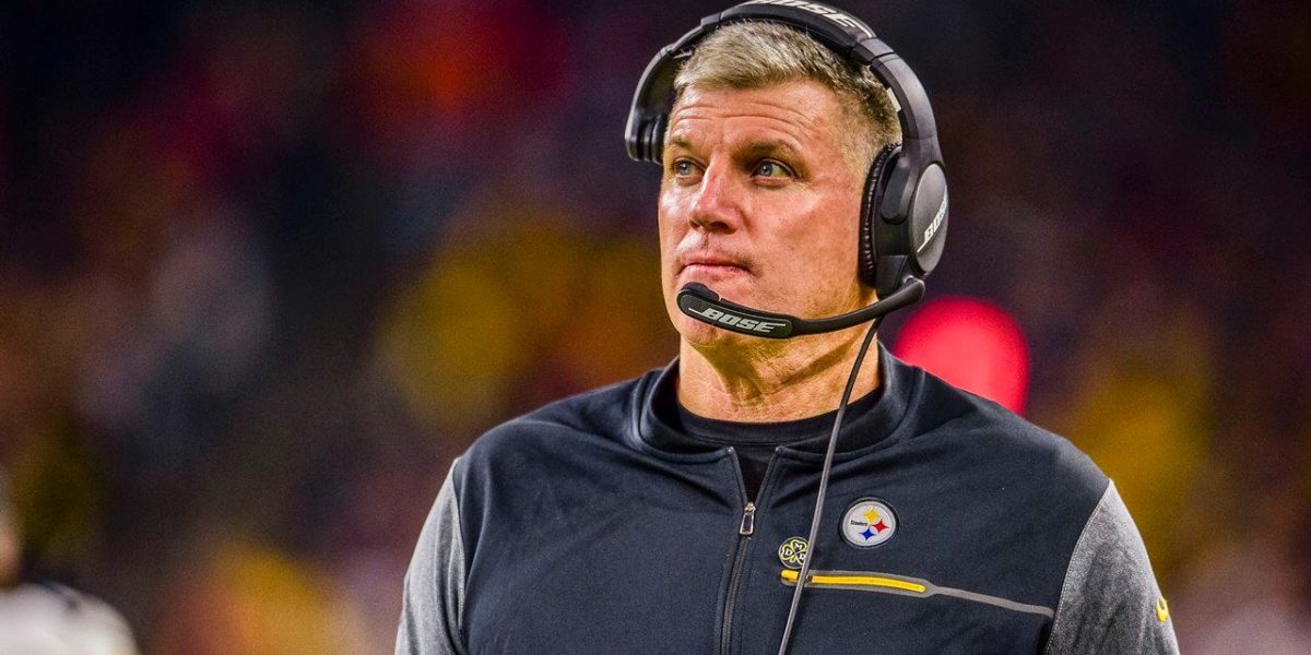 Pittsburgh Steelers offensive line coach Mike Munchak