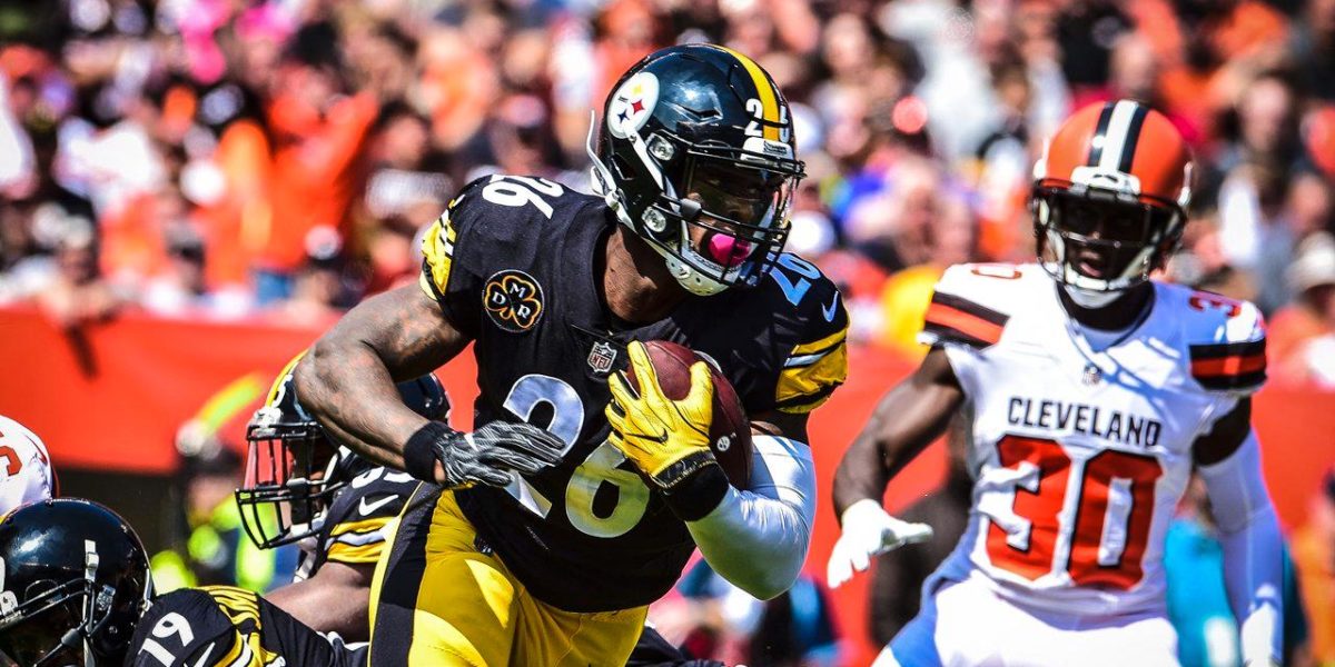 Steelers running back Le'Veon Bell rushes against the New England Patriots in the AFC Conference Championship