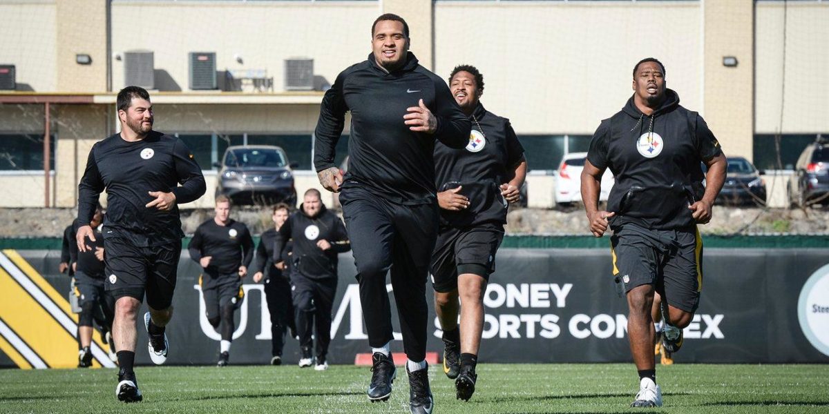 Maurkice Pouncey, Ramon Foster, David DeCastro and Marcus Gilbert run during Steelers offseason workouts Spring 2018