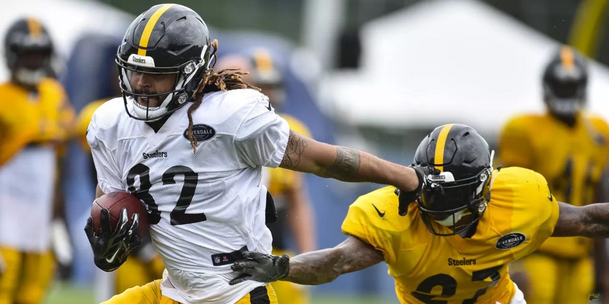 Pittsburgh Steelers rookie tight end Bucky Hodges fights off the defender at training camp (Photo: Karl Roser/Steelers.com 2018)