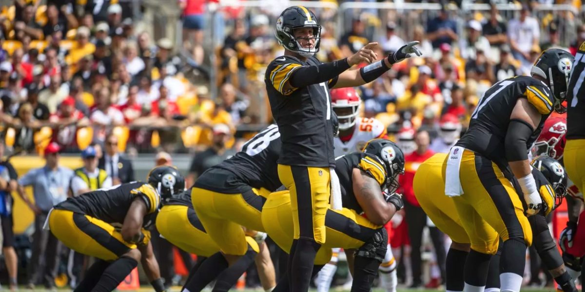 Steelers quarterback Ben Roethlisberger directs the offense against the Kansas City Chiefs in Week 2 of the 2018 NFL regular season