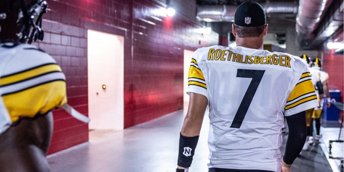 Steelers quarterback Ben Roethlisberger directs the offense against the Kansas City Chiefs in Week 2 of the 2018 NFL regular season