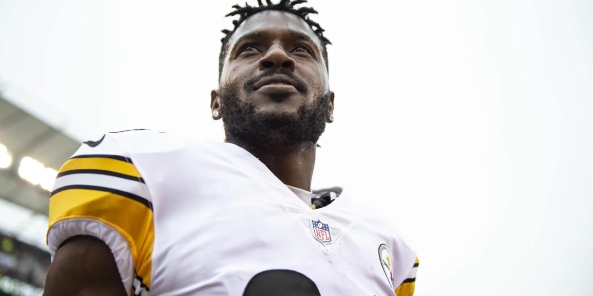 Steelers receiver Antonio Brown smiles during the Week 6 win over the Cincinnati Bengals