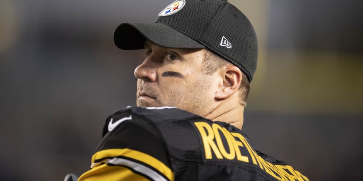 Steelers quarterback Ben Roethlisberger directs the offense against the Kansas City Chiefs in Week 2 of the 2018 NFL regular season