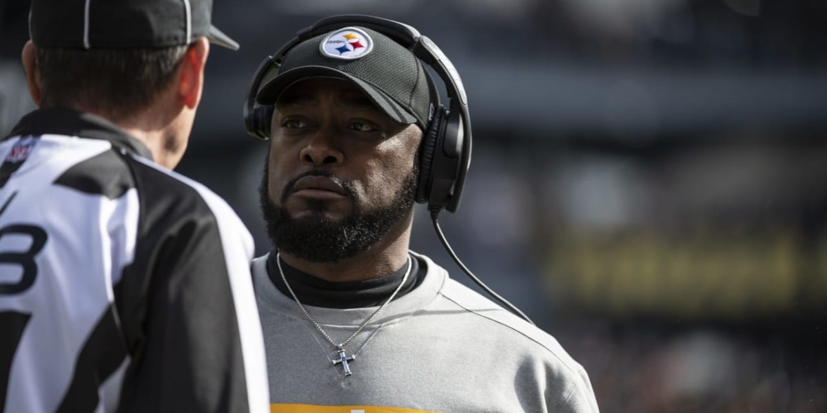 Pittsburgh Steelers head coach Mike Tomlin watches practice during the 2018 NFL regular season