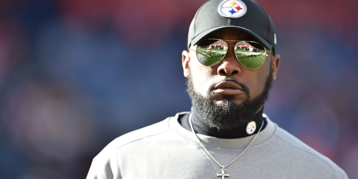 Pittsburgh Steelers head coach Mike Tomlin watches practice during the 2018 NFL regular season