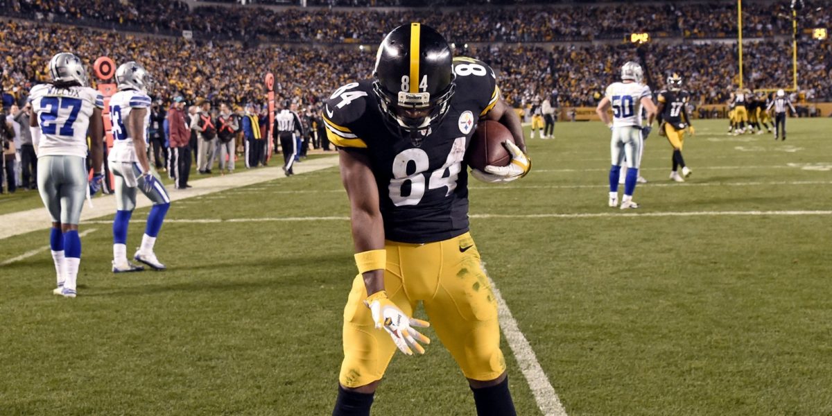 Pittsburgh Steelers receiver Antonio Brown celebrates a touchdown by dancing against the Dallas Cowboys