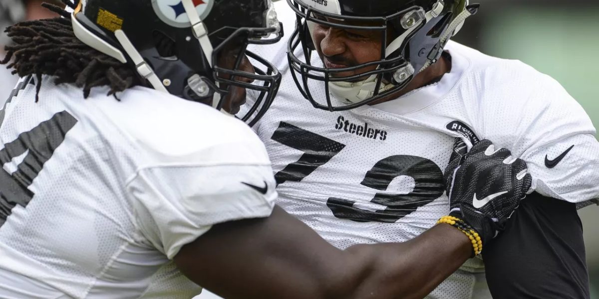 Ramon Foster and R.J. Prince of the Pittsburgh Steelers prepare for the Baltimore Ravens at practice in Week 9 of the 2018 NFL regular season