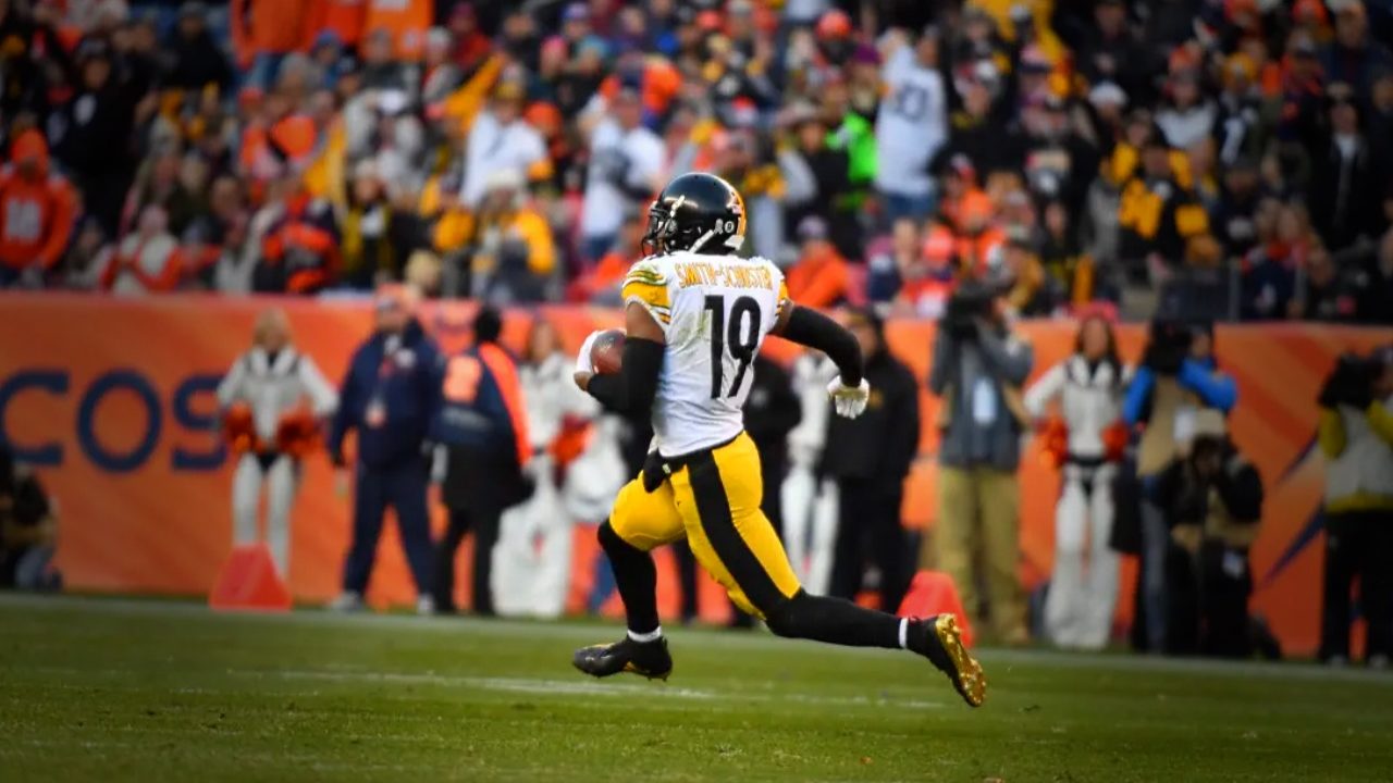 Pittsburgh Steelers receiver JuJu Smith-Schuster catches a pass and runs it for a 97-yard touchdown against the Denver Broncos (Karl Roser/Pittsburgh Steelers)