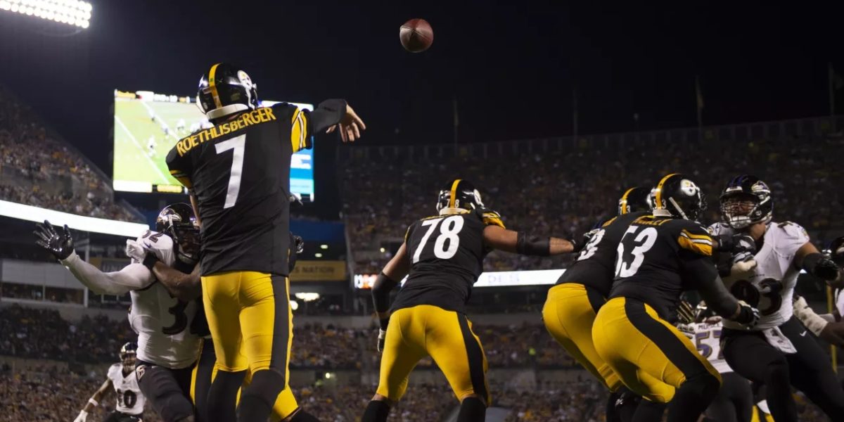 The Pittsburgh Steelers offense runs a play against the Baltimore Ravens defense on Sept. 30, 2018