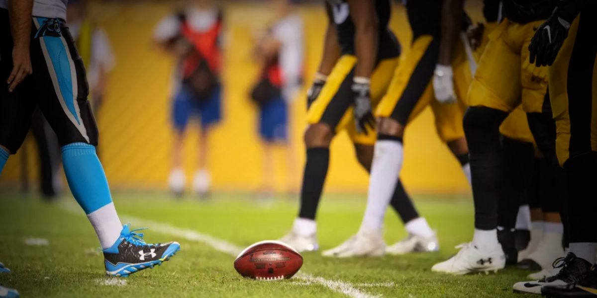 The Pittsburgh Steelers defense lines up against the Carolina Panthers offense during the 2018 NFL preseason