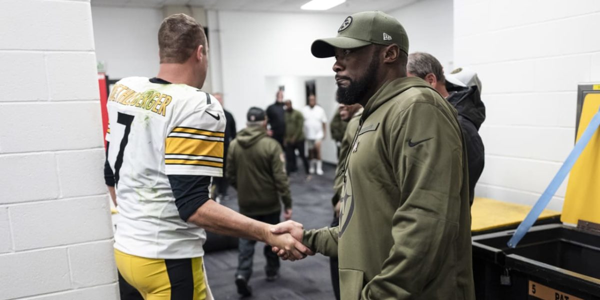 Pittsburgh Steelers head coach Mike Tomlin watches practice during the 2018 NFL regular season