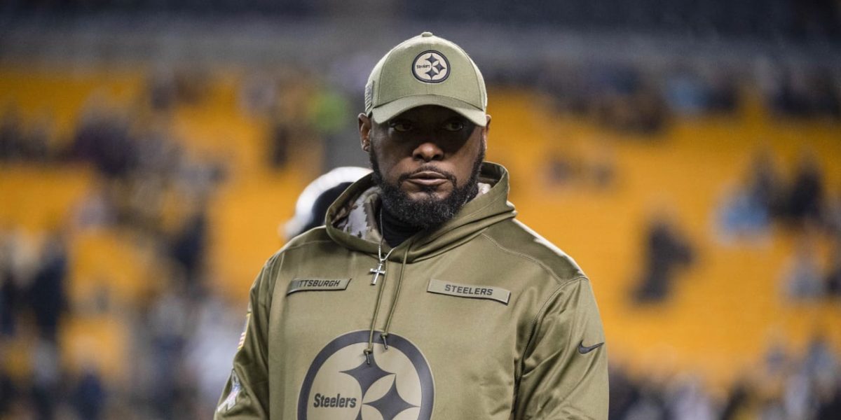 Pittsburgh Steelers head coach Mike Tomlin watches practice during the 2018 NFL regular season