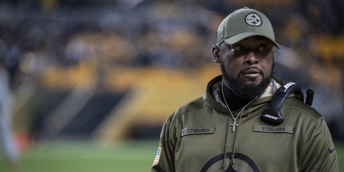 Pittsburgh Steelers head coach Mike Tomlin watches practice during the 2018 NFL regular season