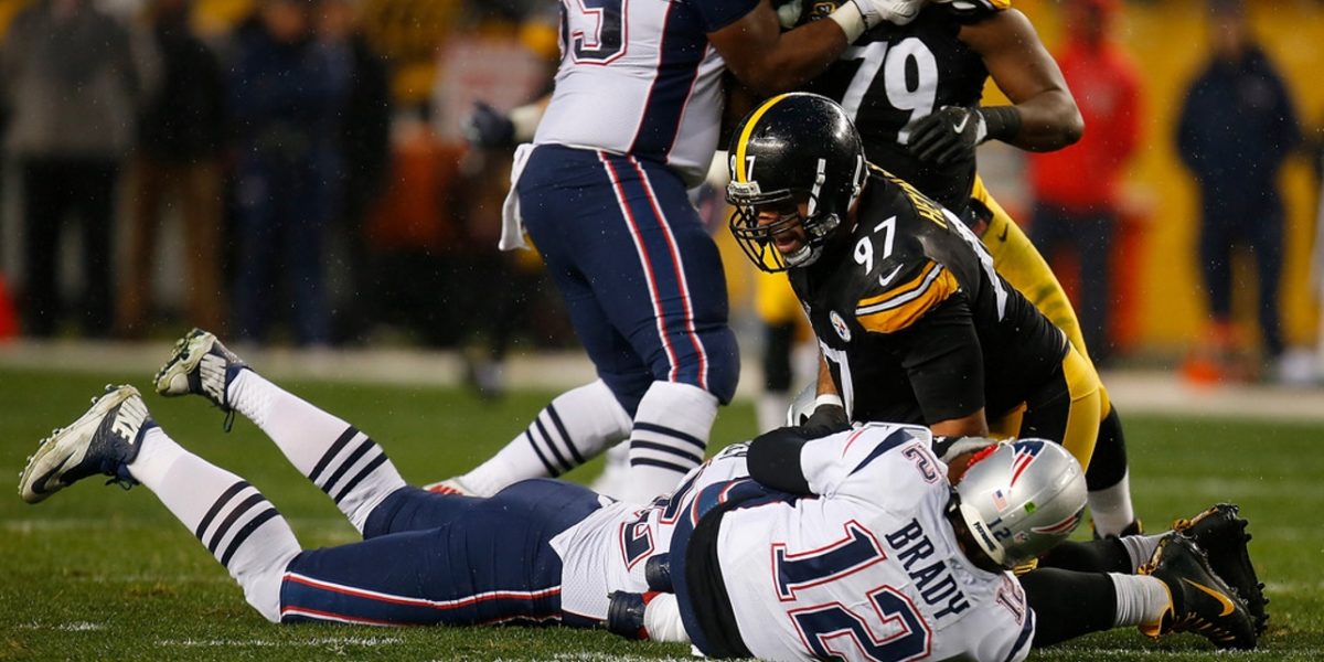 Steelers defensive end Cameron Heyward sacks Tom Brady of the Patriots in Week 15 of the 2017 NFL regular season