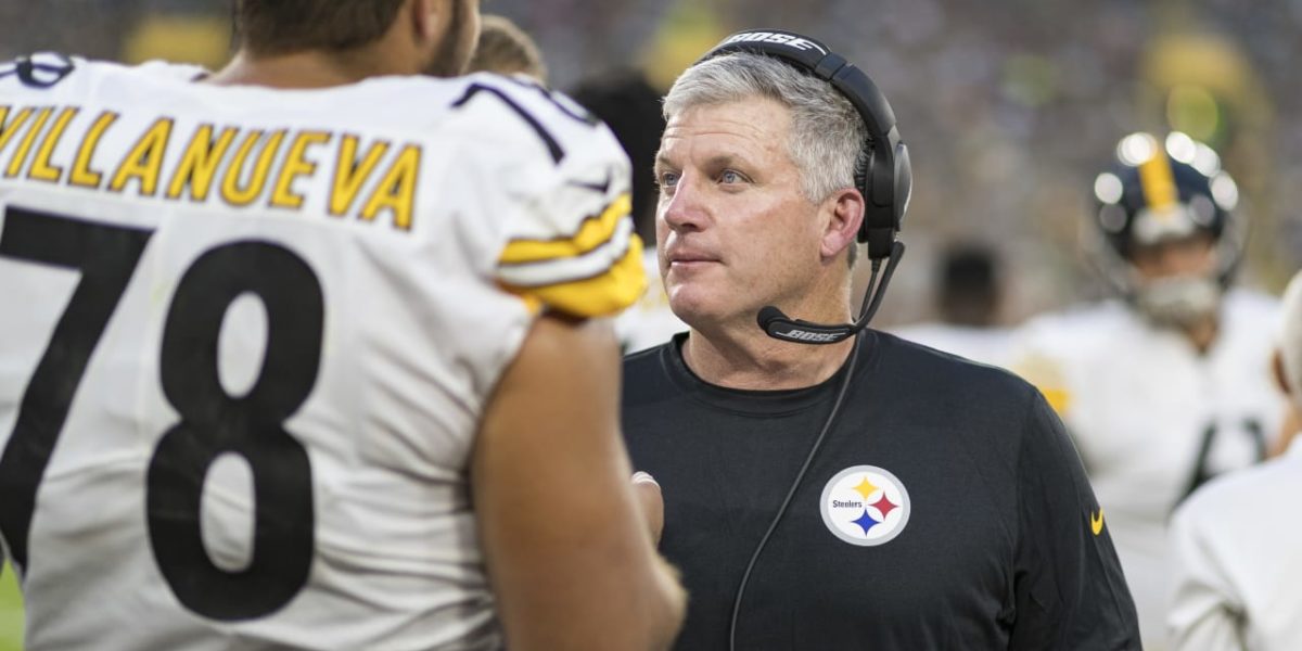 Pittsburgh Steelers offensive line coach Mike Munchak