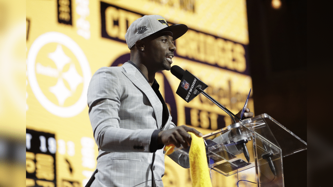 Santonio Holmes announces the Steelers pick at the NFL Draft
