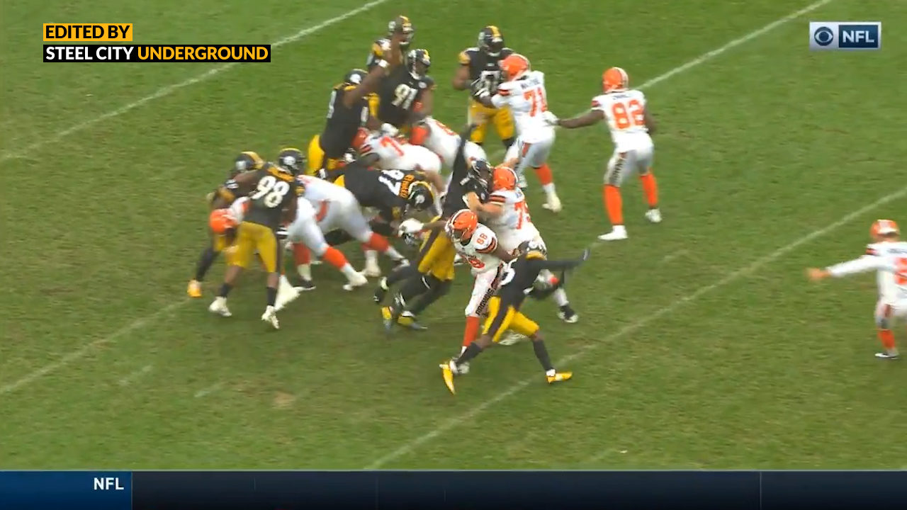 Steelers special teams unit blocks a field goal against the Browns