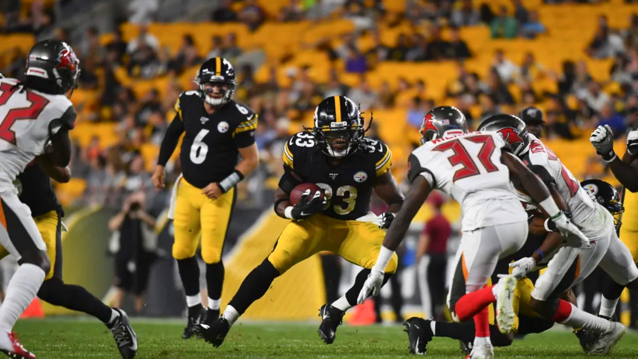 Steelers running back Trey Edmunds (33) rushes the ball against the Tampa Bay Buccaneers during the 2019 NFL preseason