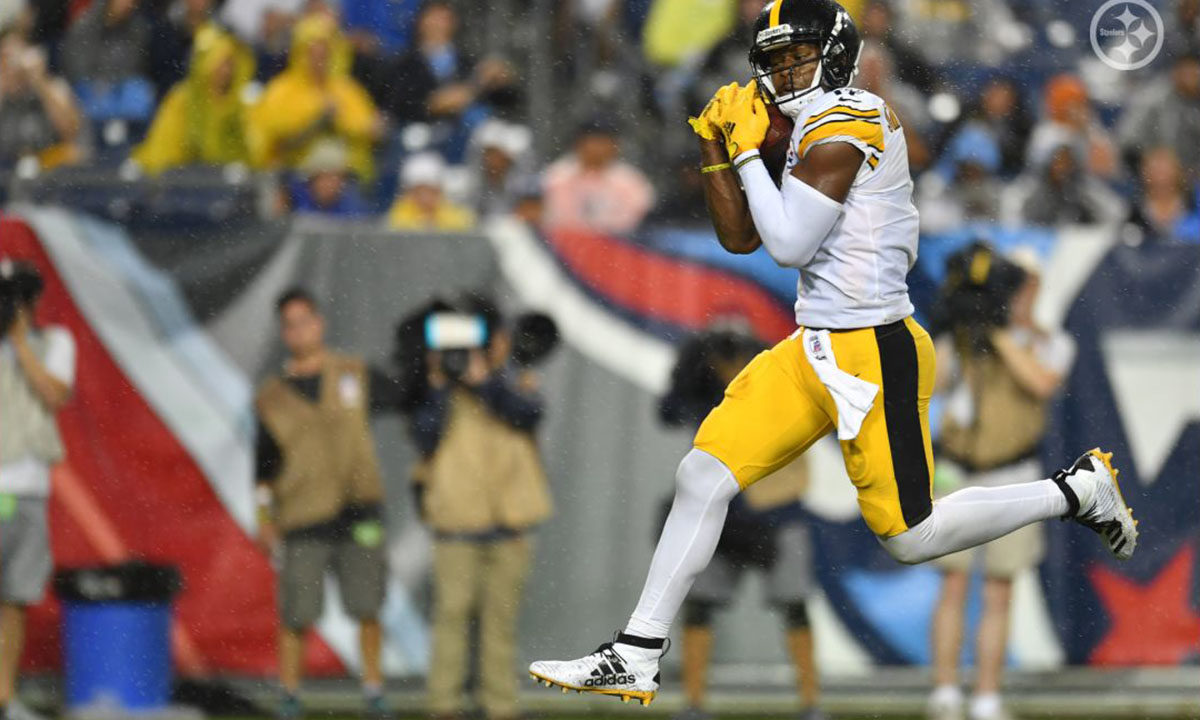 Steelers receiver JuJu Smith-Schuster makes an open-field catch during the 2019 NFL season