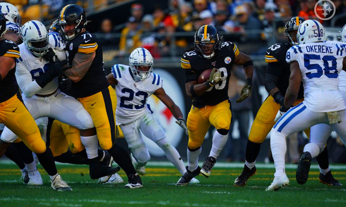Pittsburgh Steelers running back Jaylen Samuels (39) runs the ball against the Indianapolis Colts in Week 9 of the 2019 NFL regular season