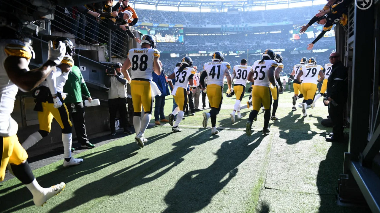 The Pittsburgh Steelers are introduced ahead of their Week 16 meeting with the New York Jets during the 2019 NFL regular season