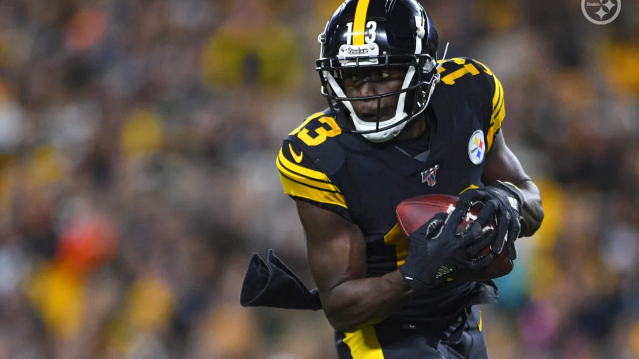 Pittsburgh Steelers wide receiver James Washington makes a catch during the 2019 NFL regular season in the color rush jerseys at Heinz Field