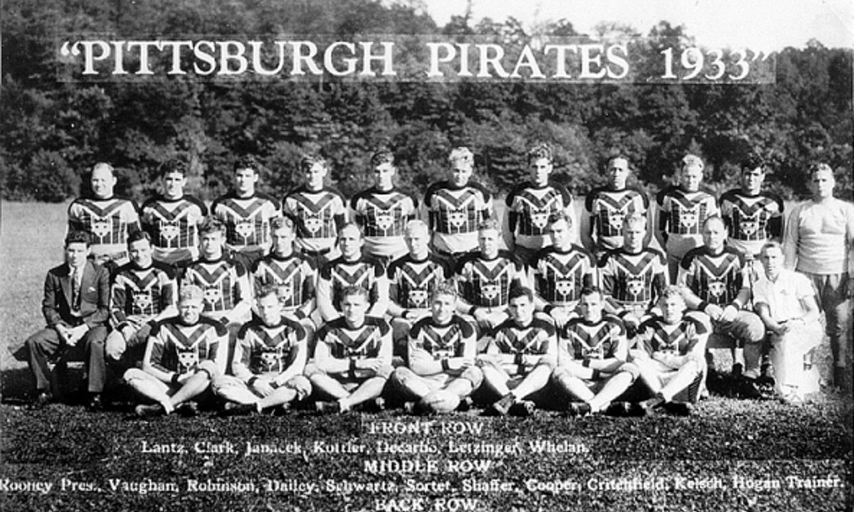 The inaugural Pittsburgh Pirates football team that later became the Pittsburgh Steelers under Art Rooney (photo: Steelers archives)