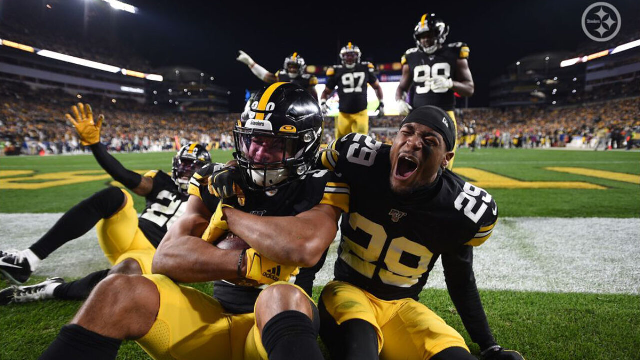 Steelers defense celebrates a touchdown by Minkah Fitzpatrick