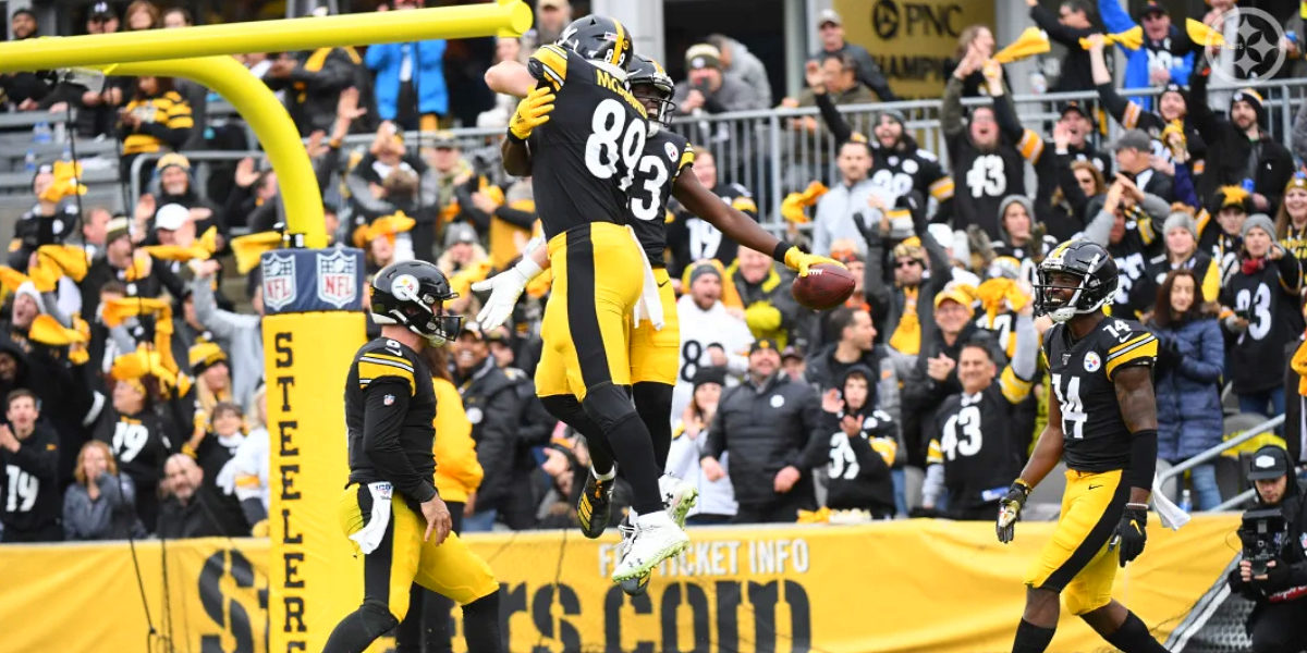 Pittsburgh Steelers wide receiver James Washington celebrates with Vance McDonald after a touchdown against the Cleveland Browns in 2019 at Heinz Field