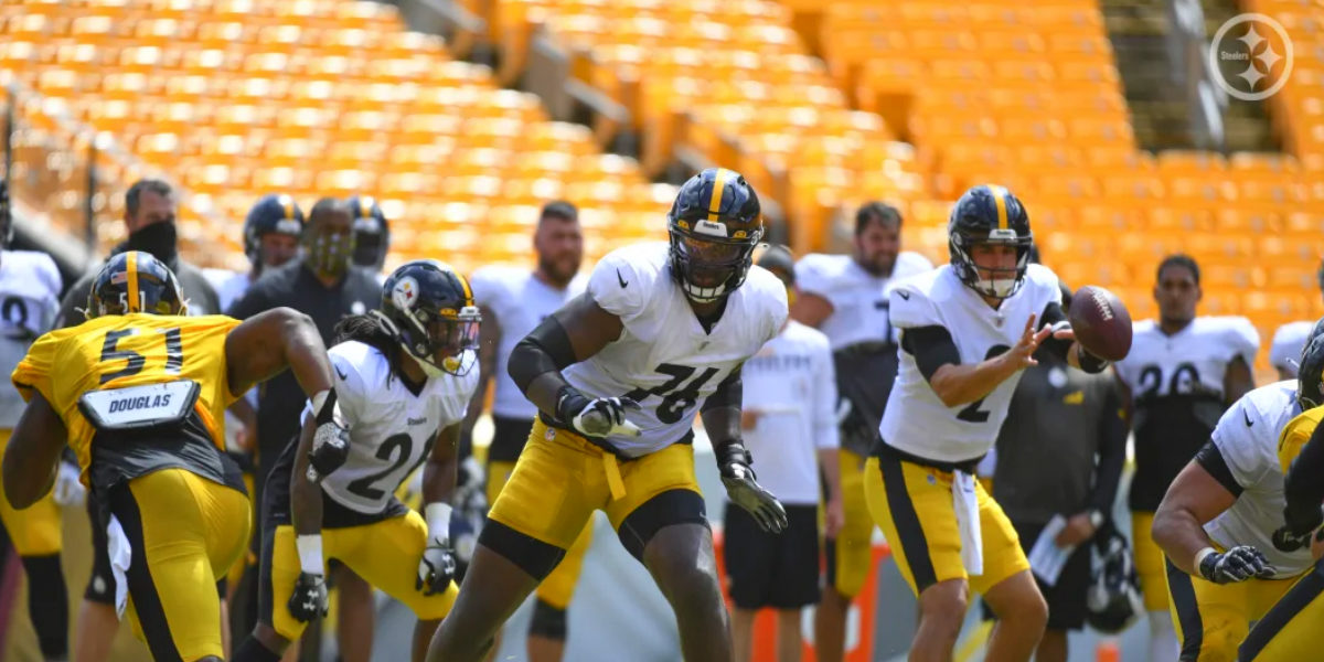 Offensive lineman Chukwuma "Chuks" Okorafor practices at the 2020 Pittsburgh Steelers traning camp