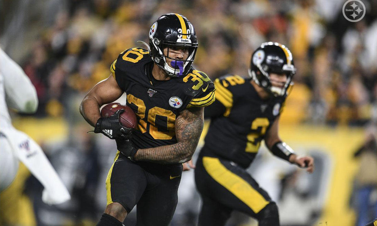 Pittsburgh Steelers running back James Conner