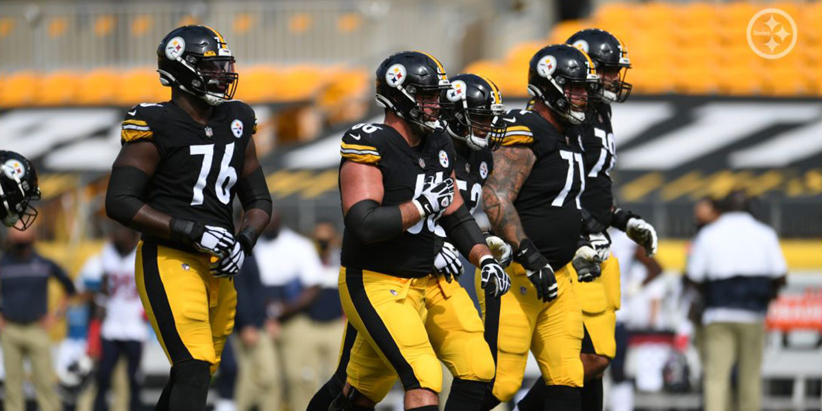 Chukwuma Okorafor (76) and the Pittsburgh Steelers offensive line prepare for a play against the Houston Texans