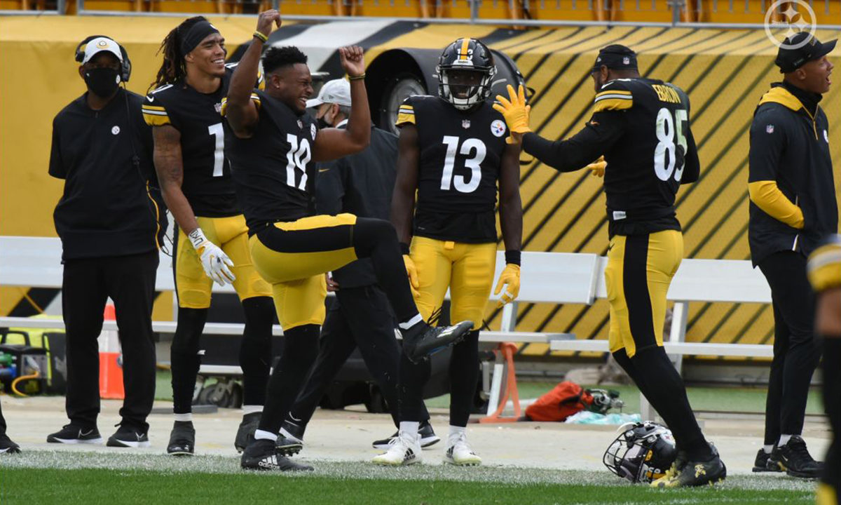 Steelers receiver JuJu Smith-Schuster celebrates a win with his teammates over the Browns