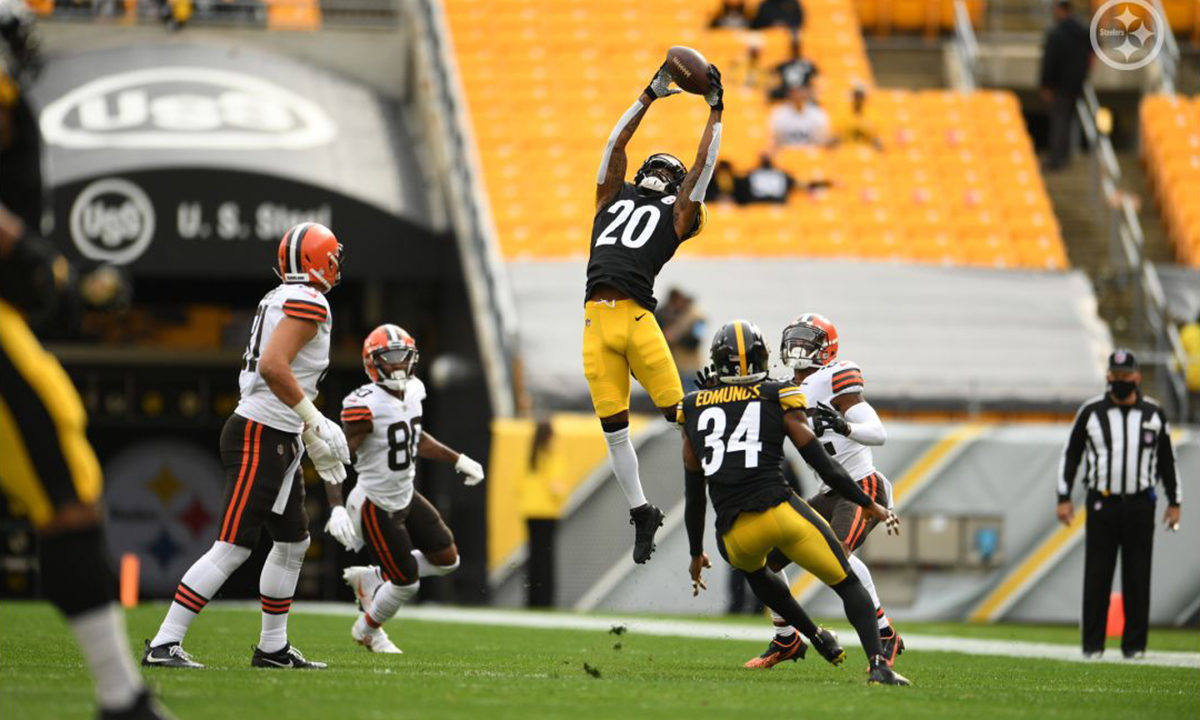 Cameron Sutton of the Pittsburgh Steelers makes an interception