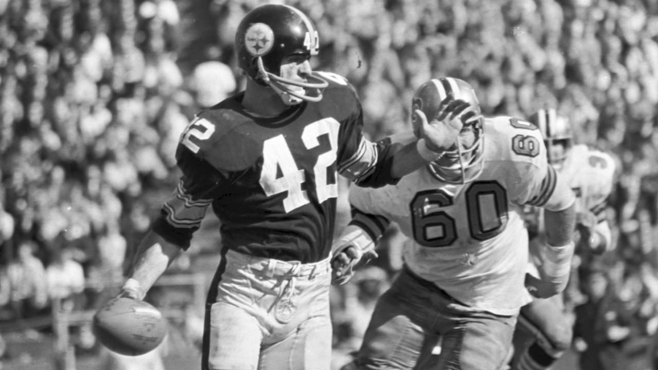 Dick Hoak of the Pittsburgh Steelers
