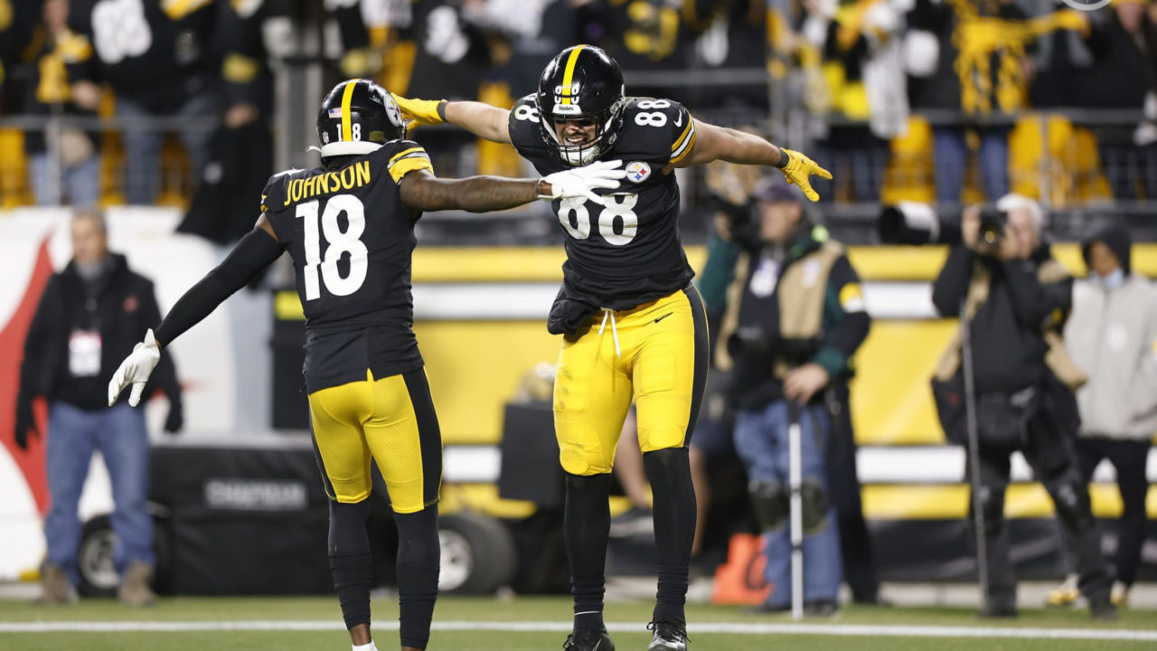 Pittsburgh Steelers WR Diontae Johnson and Pat Freiermuth