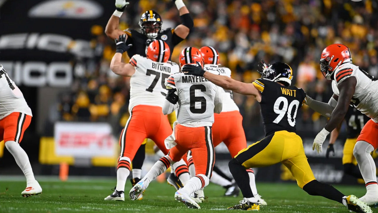 T.J. Watt (Pittsburgh Steelers) sacks Baker Mayfield