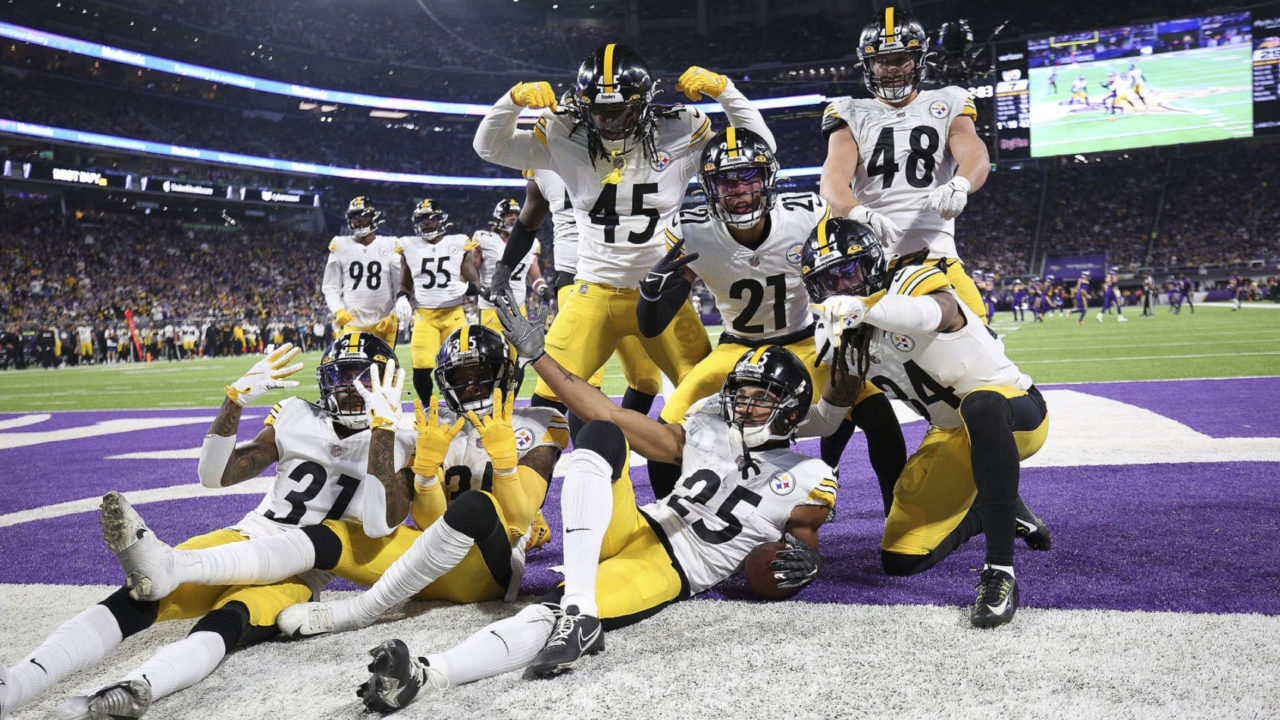 Ahkello Witherspoon (25) celebrates with Steelers teammates