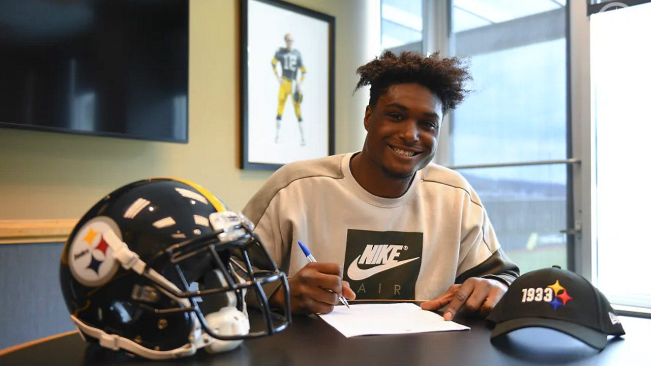 Myles Jack signs with the Pittsburgh Steelers, March 17, 2022
